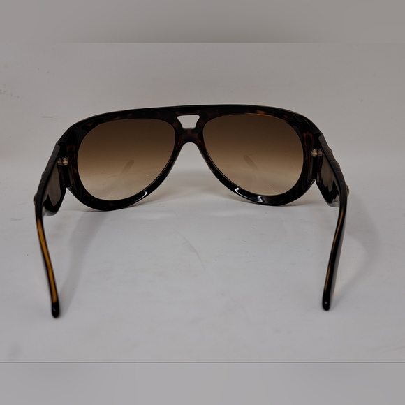 Gucci Tortoiseshell Sunglasses with Gold Accents - Picture 16 of 16